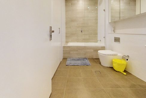 302-25-Geddes-Avenue-Bathroom